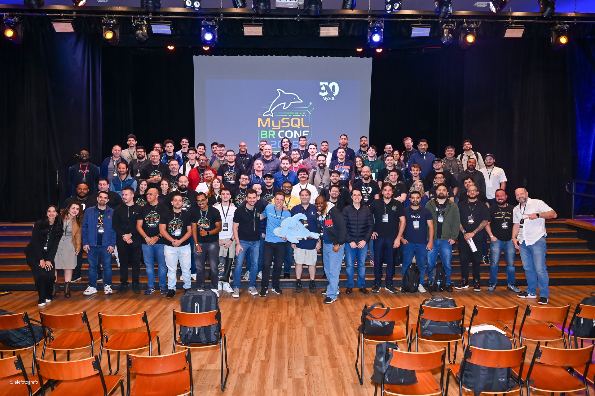 Foto oficial dos participantes da MySQL BR Conf 2025